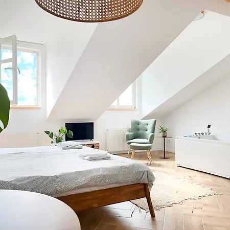 Premium Jacuzzi With Air Conditioning, Main Square Cracow Apartamento *