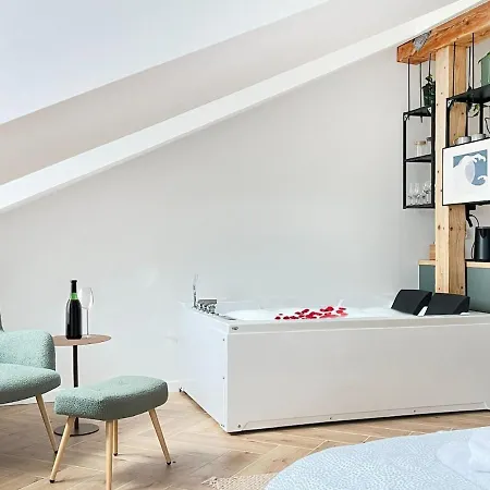 Premium Jacuzzi With Air Conditioning, Main Square Cracow *