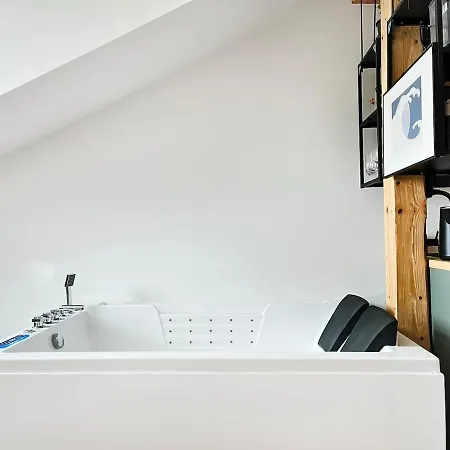 Premium Jacuzzi With Air Conditioning, Main Square Cracow Apartmán *