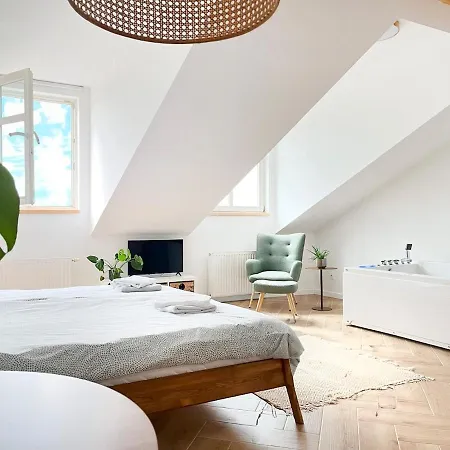 Premium Jacuzzi With Air Conditioning, Main Square Cracow كراكوفيا