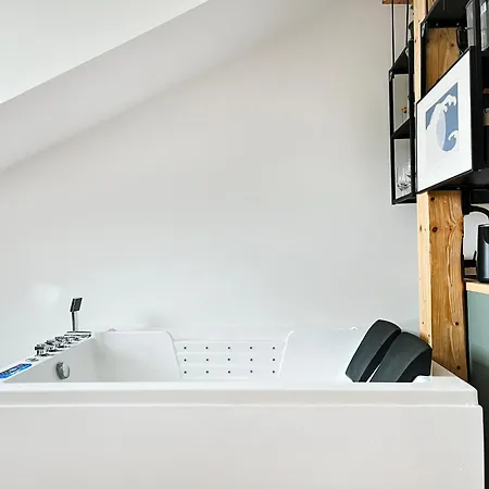 Premium Jacuzzi With Air Conditioning, Main Square Cracow شقة